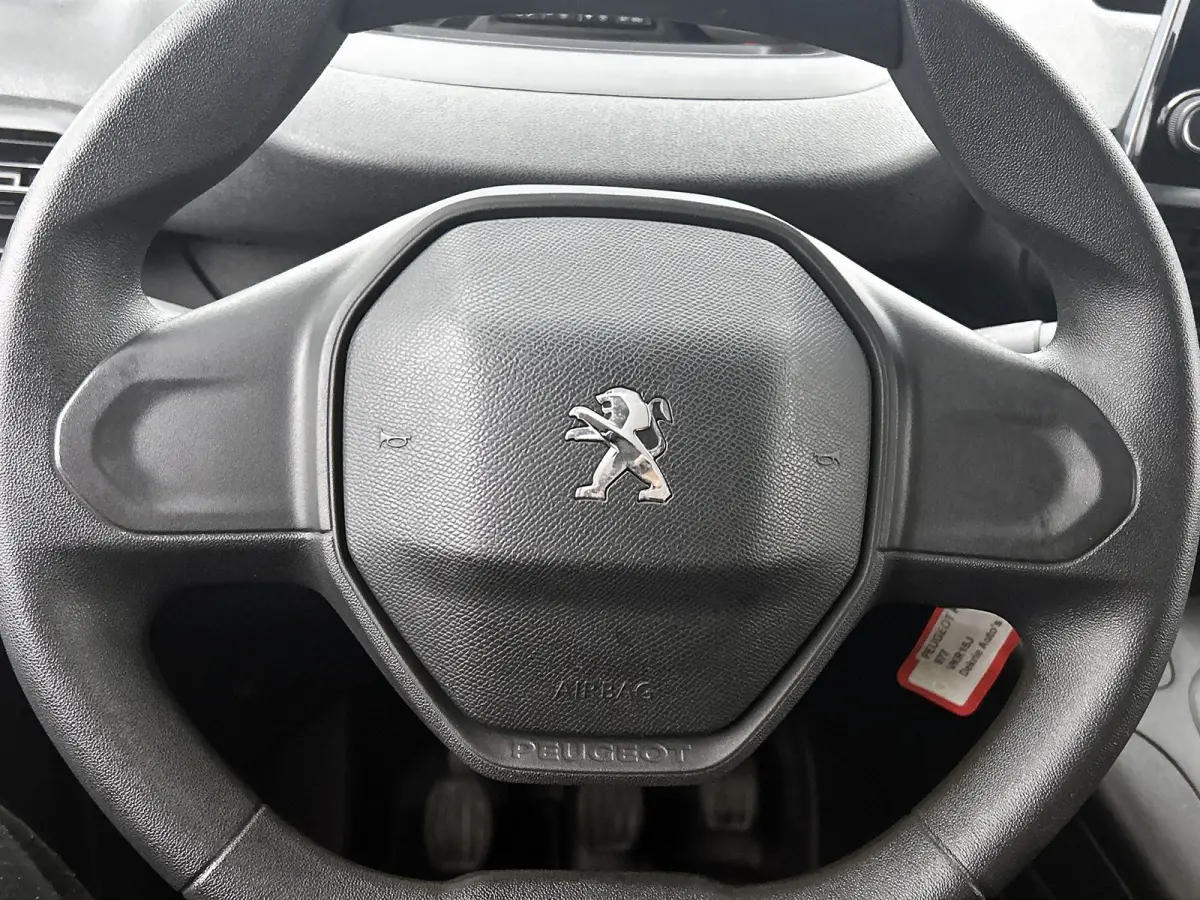 1.2 Benzine 111PK Euro6 Premium / Airco / Navigatie / Cruise-ctr. / Schuifdeur + Raam / Radio multimedia / Apk 06-2027