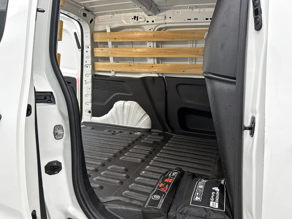 1.2 Benzine 111PK Euro6 Premium / Airco / Navigatie / Cruise-ctr. / Schuifdeur + Raam / Radio multimedia / Apk 06-2027