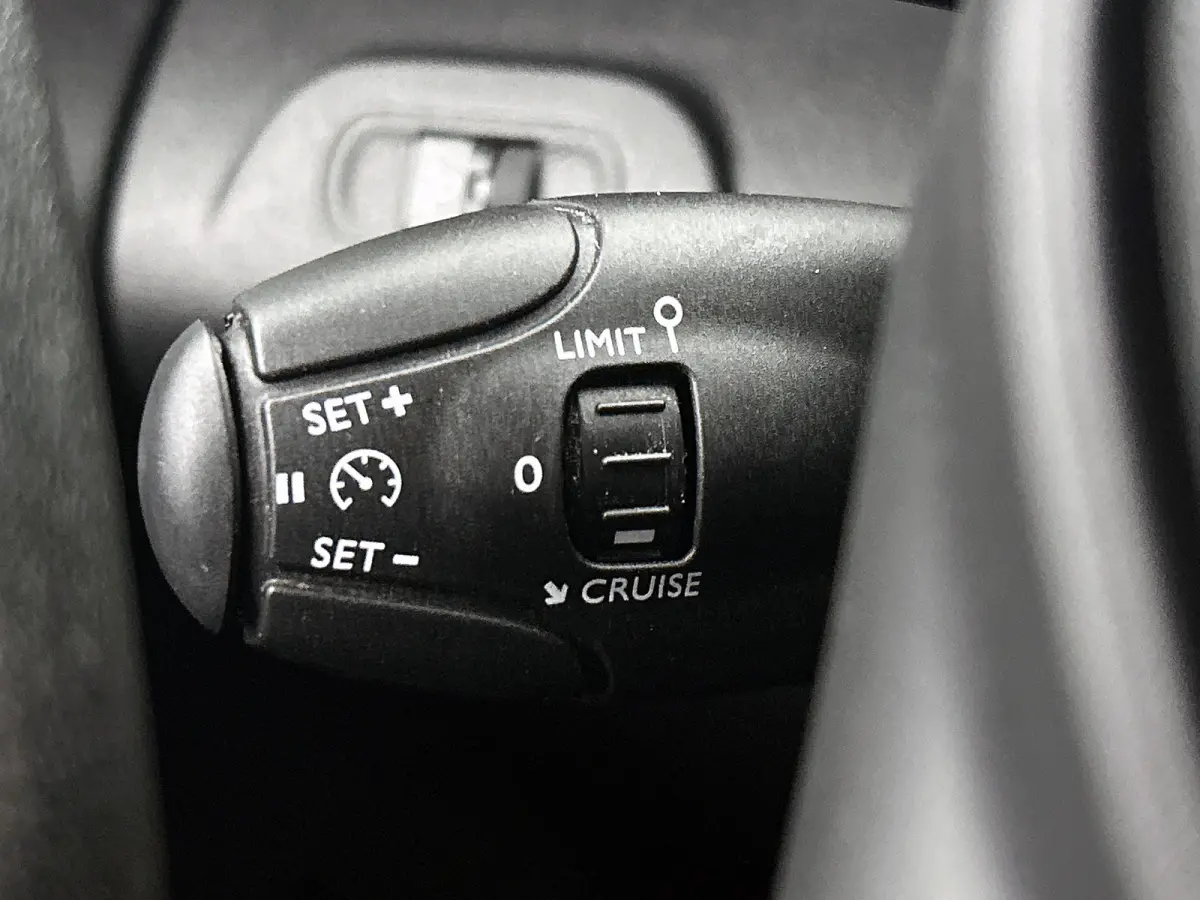 1.2 Benzine 111PK Euro6 Premium / Airco / Navigatie / Cruise-ctr. / Schuifdeur + Raam / Radio multimedia / Apk 06-2027