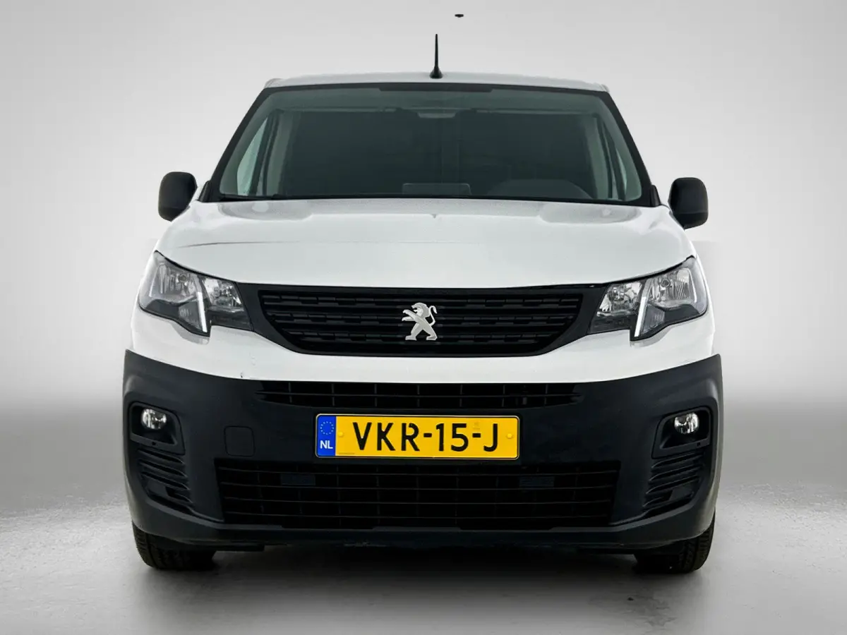 1.2 Benzine 111PK Euro6 Premium / Airco / Navigatie / Cruise-ctr. / Schuifdeur + Raam / Radio multimedia / Apk 06-2027