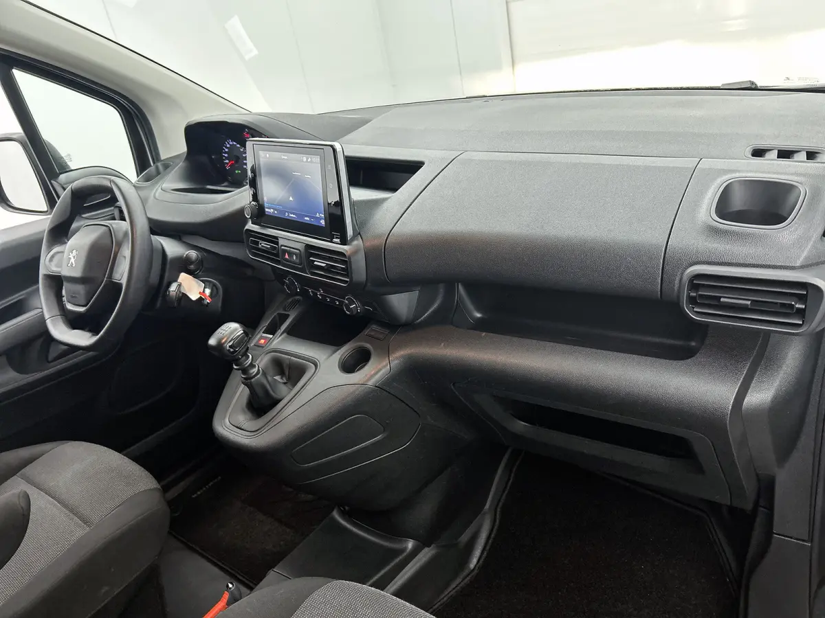 1.2 Benzine 111PK Euro6 Premium / Airco / Navigatie / Cruise-ctr. / Schuifdeur + Raam / Radio multimedia / Apk 06-2027