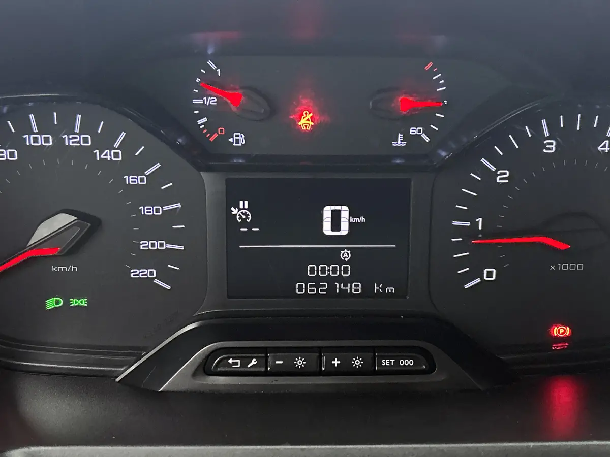 1.2 Benzine 111PK Euro6 Premium / Airco / Navigatie / Cruise-ctr. / Schuifdeur + Raam / Radio multimedia / Apk 06-2027