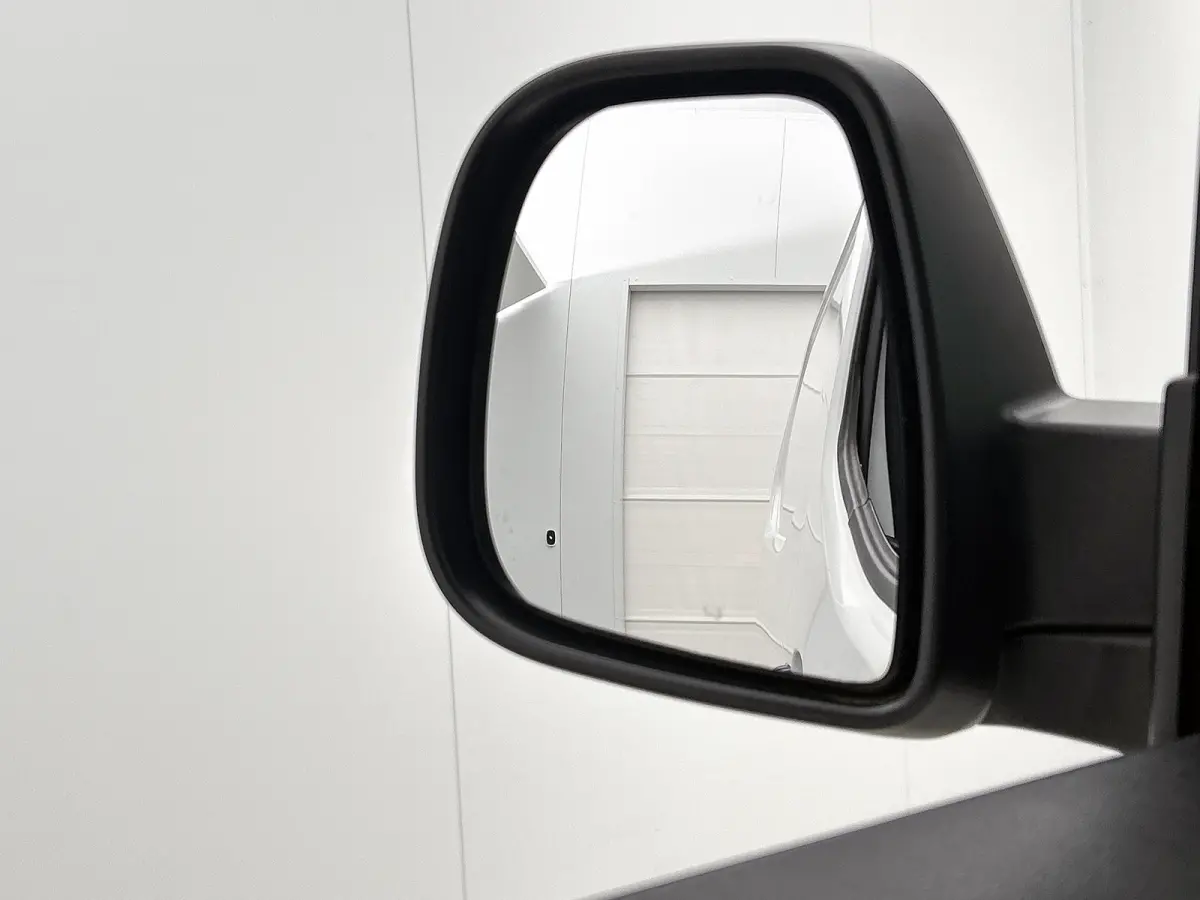 1.2 Benzine 111PK Euro6 Premium / Airco / Navigatie / Cruise-ctr. / Schuifdeur + Raam / Radio multimedia / Apk 06-2027