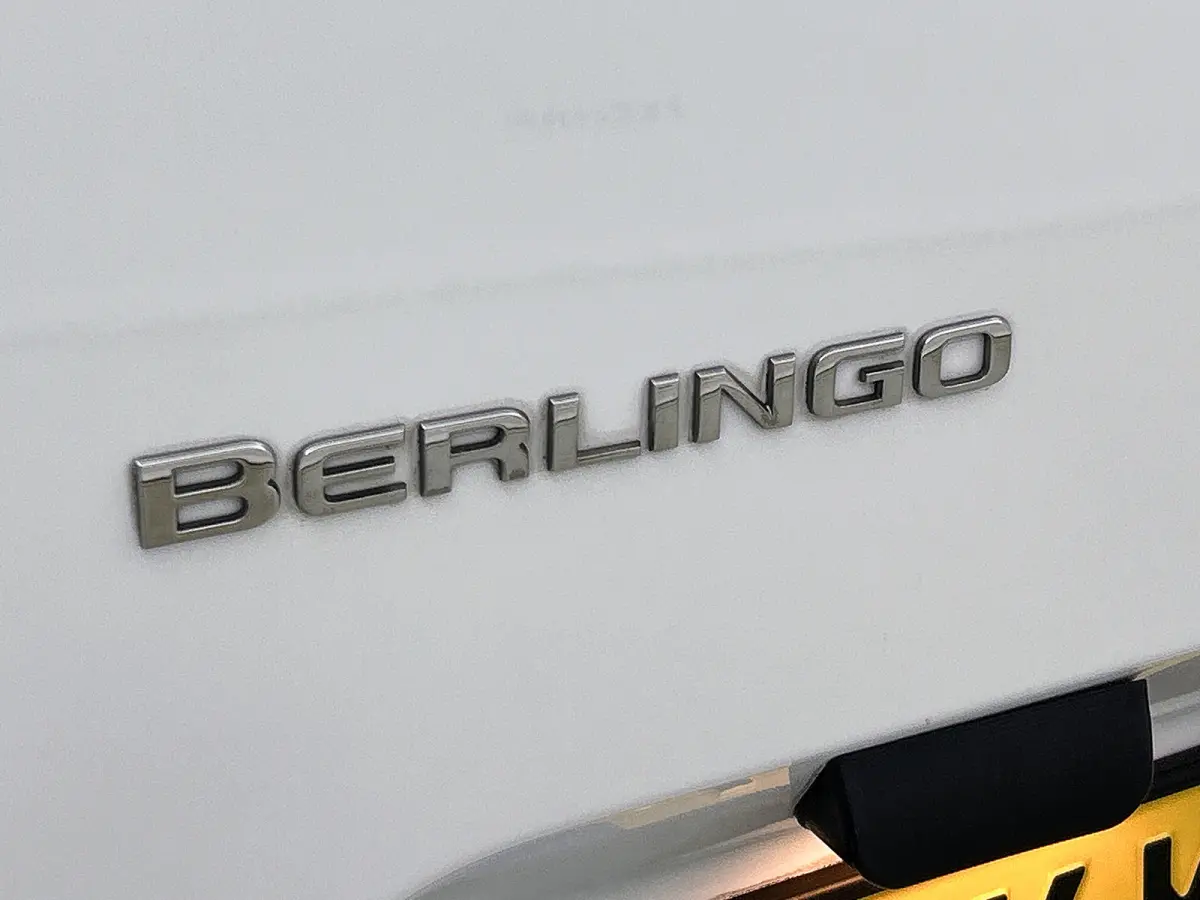 1.2 Benzine 111PK Euro6 / Distributie is vervangen  /Trekhaak / RVS imperiaal  / Schuifdeur / Airco / Pdc / Apk 01-2027