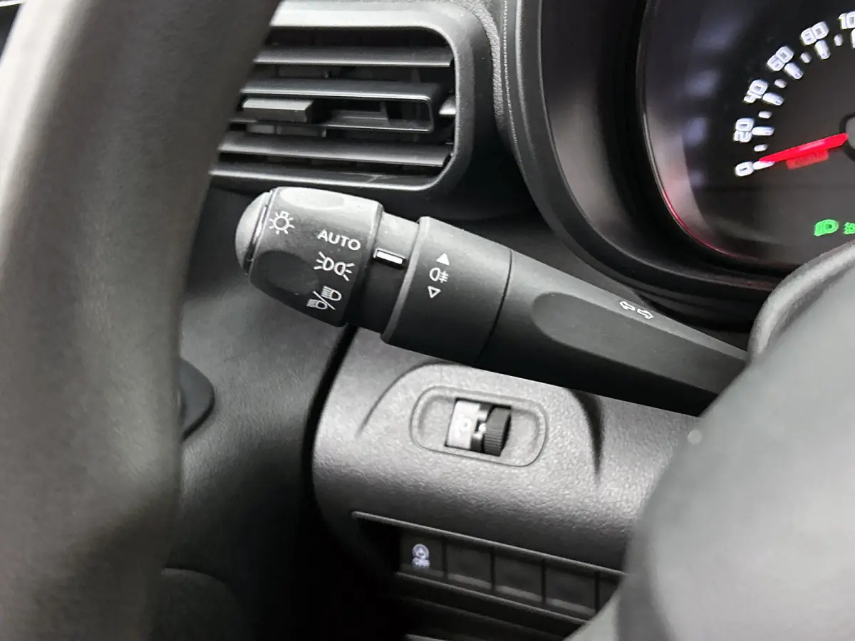 1.2 Benzine 111PK Euro6 / Distributie is vervangen  /Trekhaak / RVS imperiaal  / Schuifdeur / Airco / Pdc / Apk 01-2027