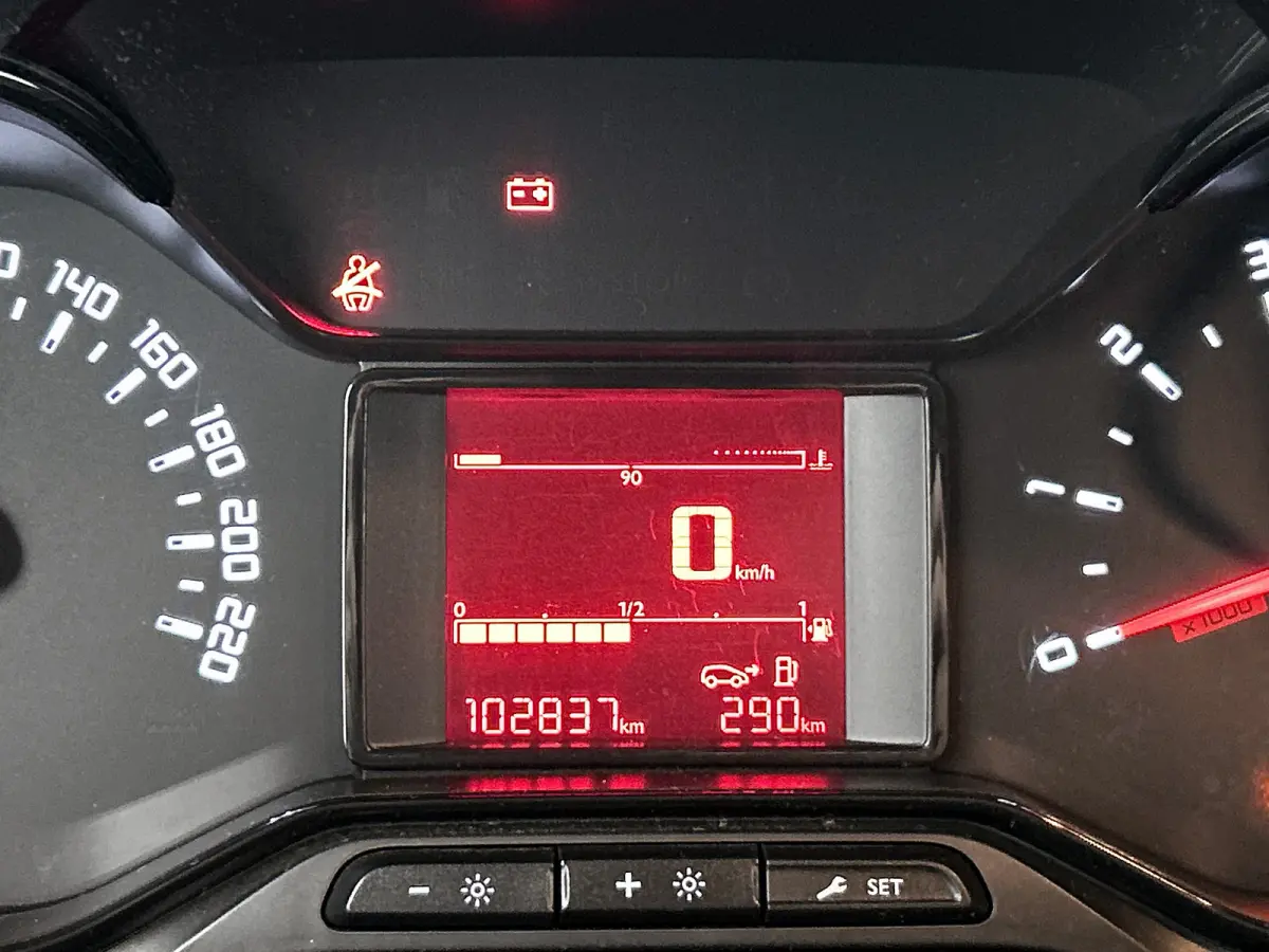 1.2 Benzine 111PK Euro6 / Distributie is vervangen  /Trekhaak / RVS imperiaal  / Schuifdeur / Airco / Pdc / Apk 01-2027