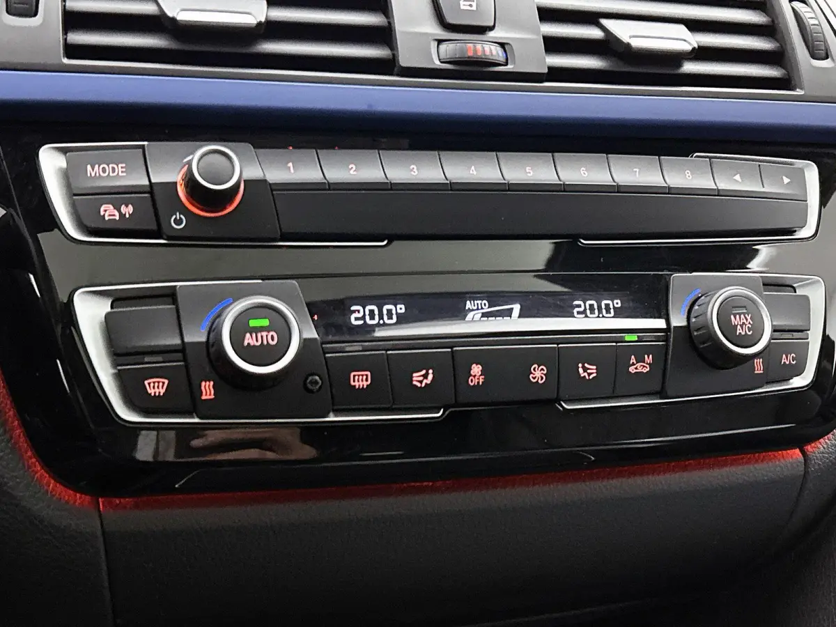 318i M Sport Edition | AUTOMAAT | PANORAMADAK | LEDEREN BEKLEDING | TREKHAAK | CRUISE CONTROL | CLIMATE CONTROL | ELEKTRISCHE KOFFERKLEP |