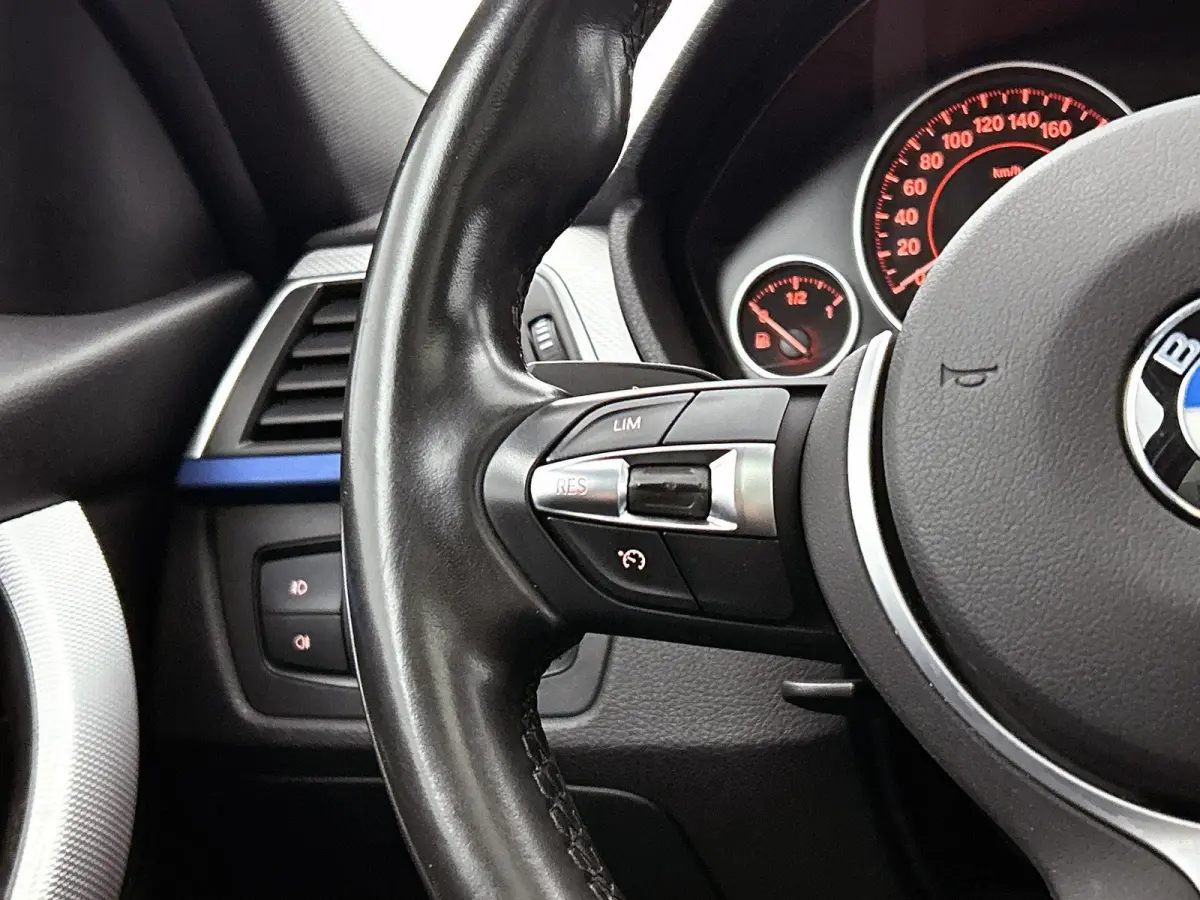 318i M Sport Edition | AUTOMAAT | PANORAMADAK | LEDEREN BEKLEDING | TREKHAAK | CRUISE CONTROL | CLIMATE CONTROL | ELEKTRISCHE KOFFERKLEP |