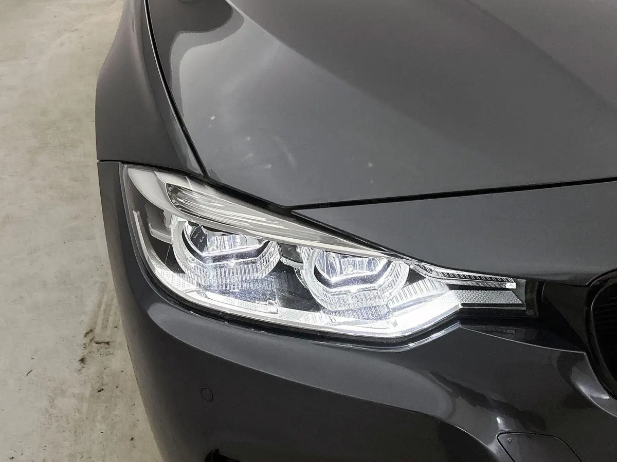 318i M Sport Edition | AUTOMAAT | PANORAMADAK | LEDEREN BEKLEDING | TREKHAAK | CRUISE CONTROL | CLIMATE CONTROL | ELEKTRISCHE KOFFERKLEP |