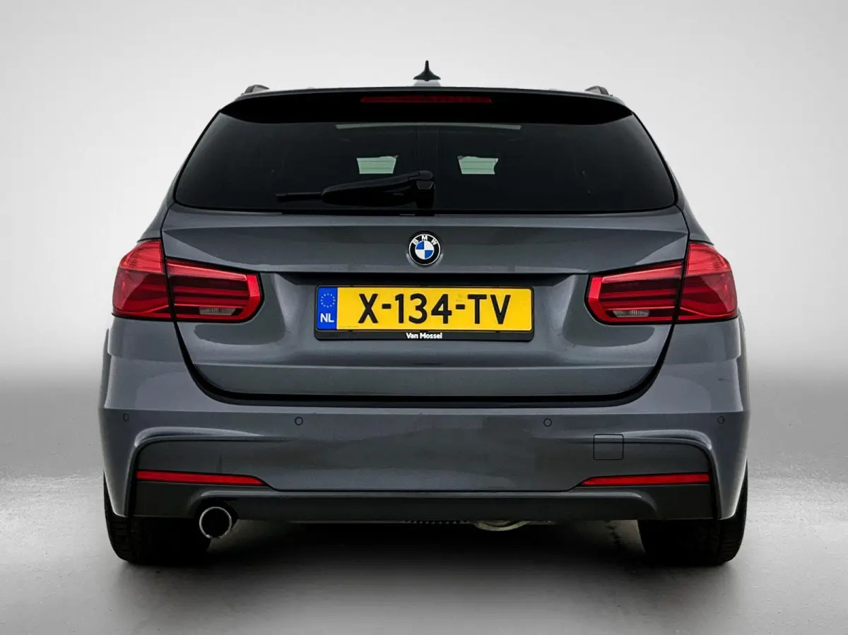 318i M Sport Edition | AUTOMAAT | PANORAMADAK | LEDEREN BEKLEDING | TREKHAAK | CRUISE CONTROL | CLIMATE CONTROL | ELEKTRISCHE KOFFERKLEP |