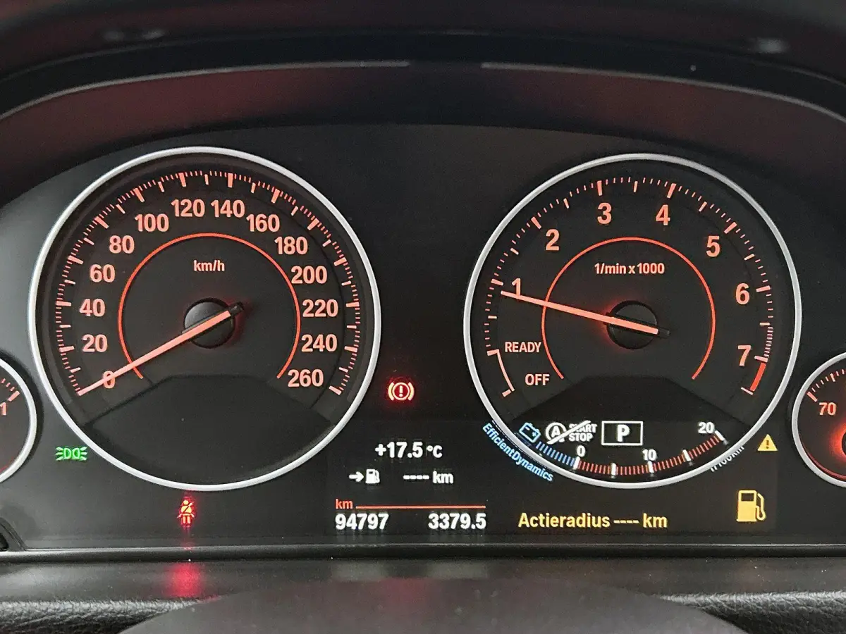 318i M Sport Edition | AUTOMAAT | PANORAMADAK | LEDEREN BEKLEDING | TREKHAAK | CRUISE CONTROL | CLIMATE CONTROL | ELEKTRISCHE KOFFERKLEP |