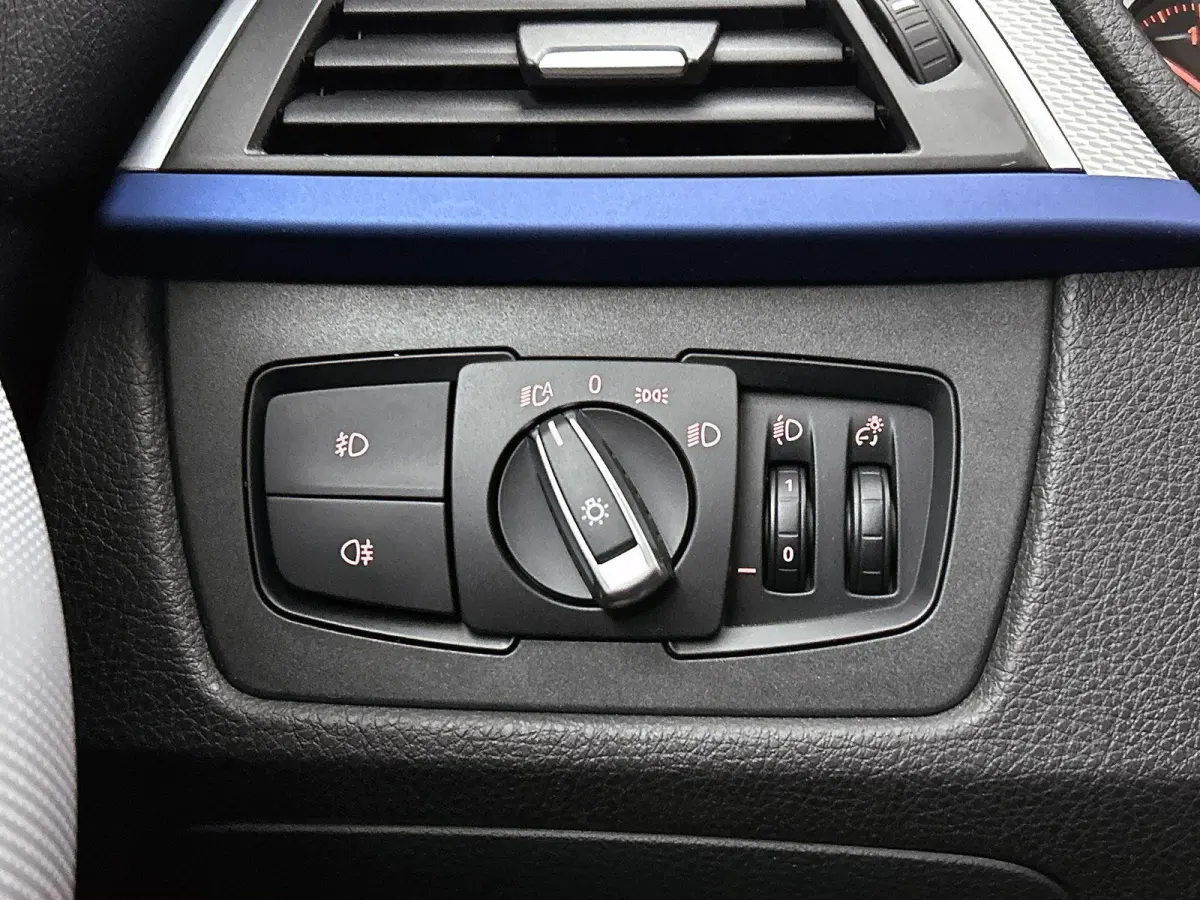 318i M Sport Edition | AUTOMAAT | PANORAMADAK | LEDEREN BEKLEDING | TREKHAAK | CRUISE CONTROL | CLIMATE CONTROL | ELEKTRISCHE KOFFERKLEP |