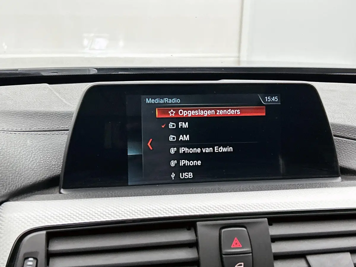 318i M Sport Edition | AUTOMAAT | PANORAMADAK | LEDEREN BEKLEDING | TREKHAAK | CRUISE CONTROL | CLIMATE CONTROL | ELEKTRISCHE KOFFERKLEP |