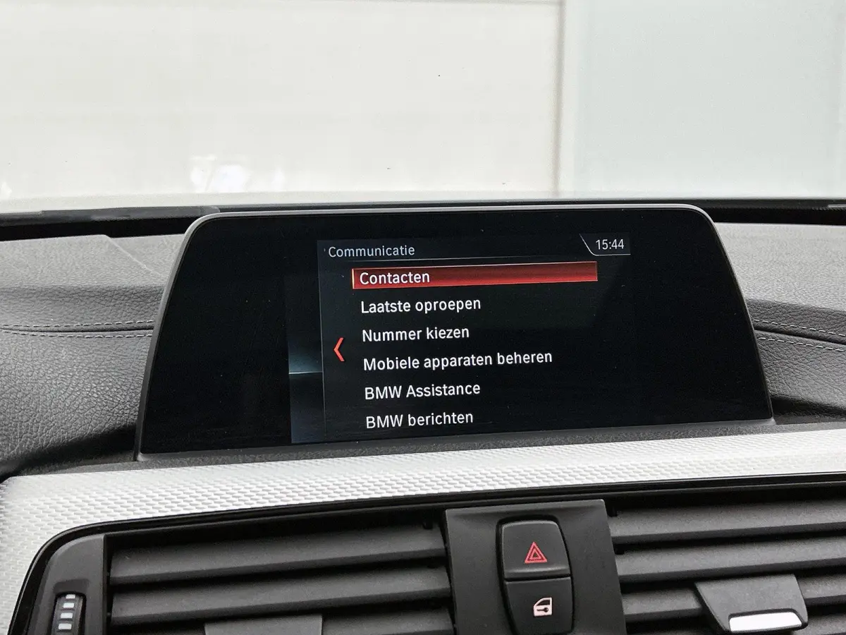318i M Sport Edition | AUTOMAAT | PANORAMADAK | LEDEREN BEKLEDING | TREKHAAK | CRUISE CONTROL | CLIMATE CONTROL | ELEKTRISCHE KOFFERKLEP |