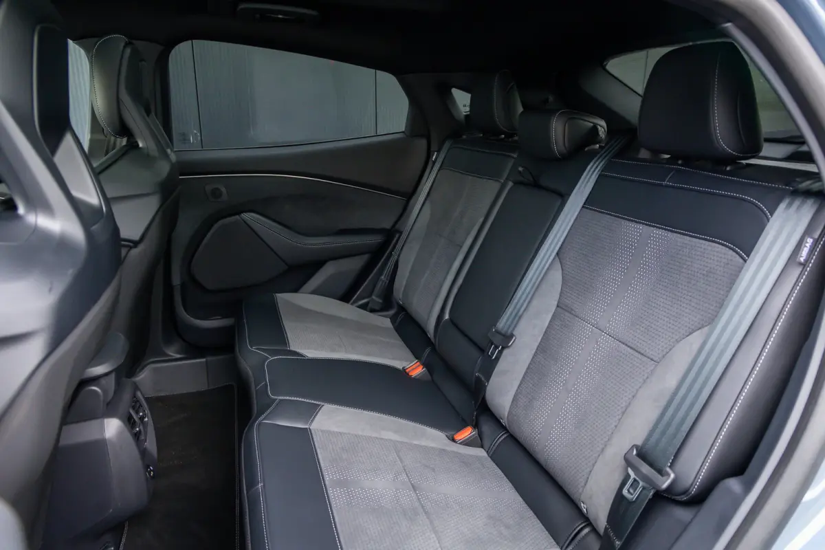 GT AWD | Pano-dak | B&O | 360 Camera | Standkachel | MagneRide onderstel | Memory stoel | Apple/Android Carplay