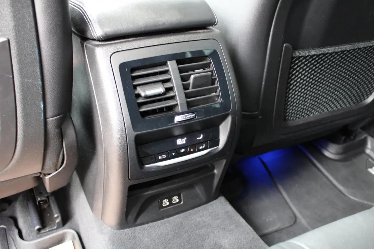 M40i M-sport | panoramadak | head-up display | 360 camera | elektrische trekhaak | keyless entry | NL auto | 354 PK