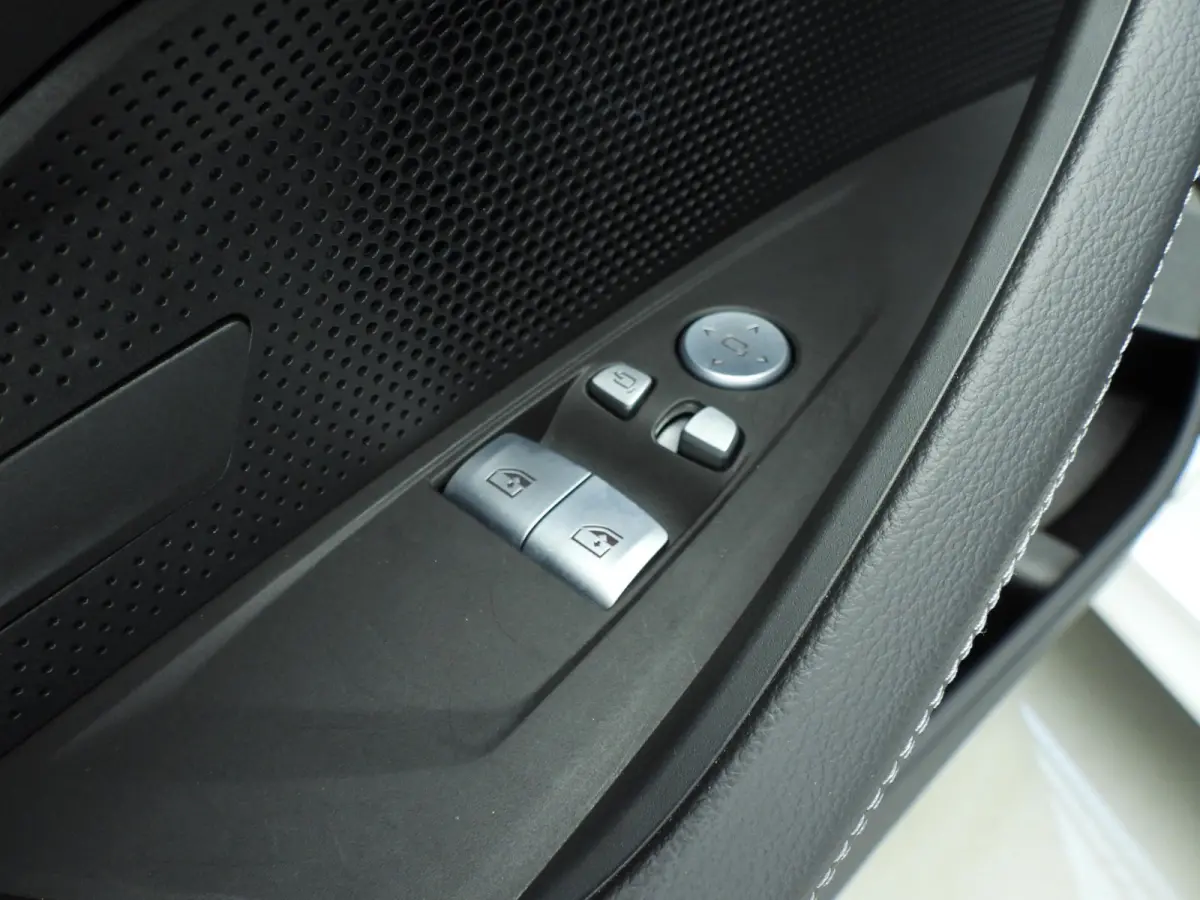 420i | M-Sportpakket | LED | Navigatie | Schuifdak | Sportstoelen | Stoelverwarming | DAB | Alu 19 inch