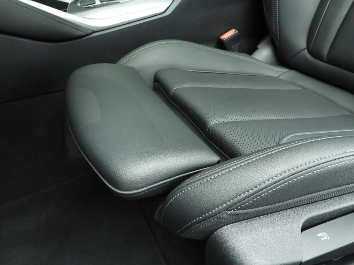 420i | M-Sportpakket | LED | Navigatie | Schuifdak | Sportstoelen | Stoelverwarming | DAB | Alu 19 inch