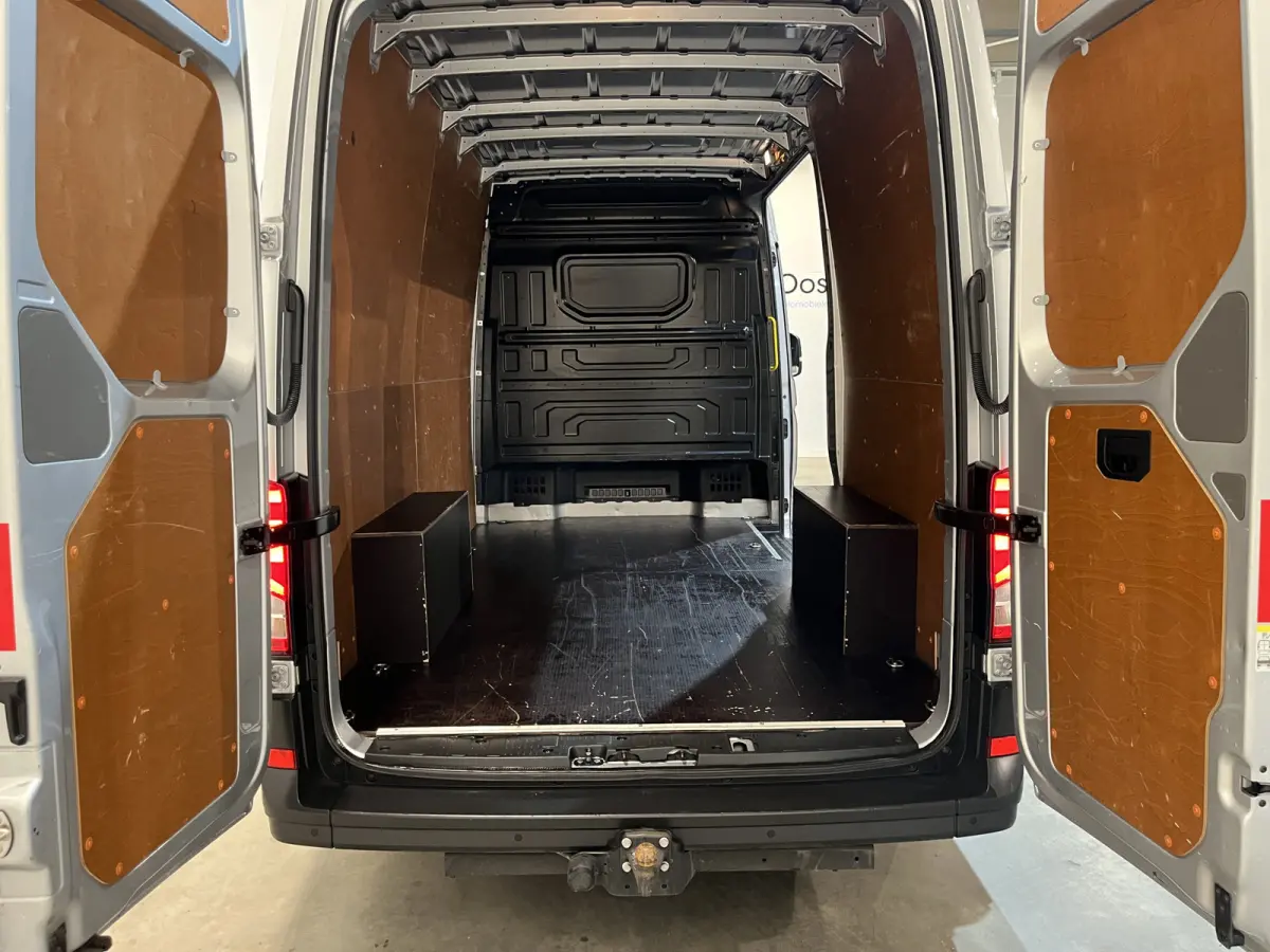 35 2.0 TDI L3H3 140 PK Automaat / Euro 6 / Trekhaak 3.000 KG / Airco / Cruise Control / CarPlay / PDC / Navigatie / 3-Zits / 69.000 KM !!