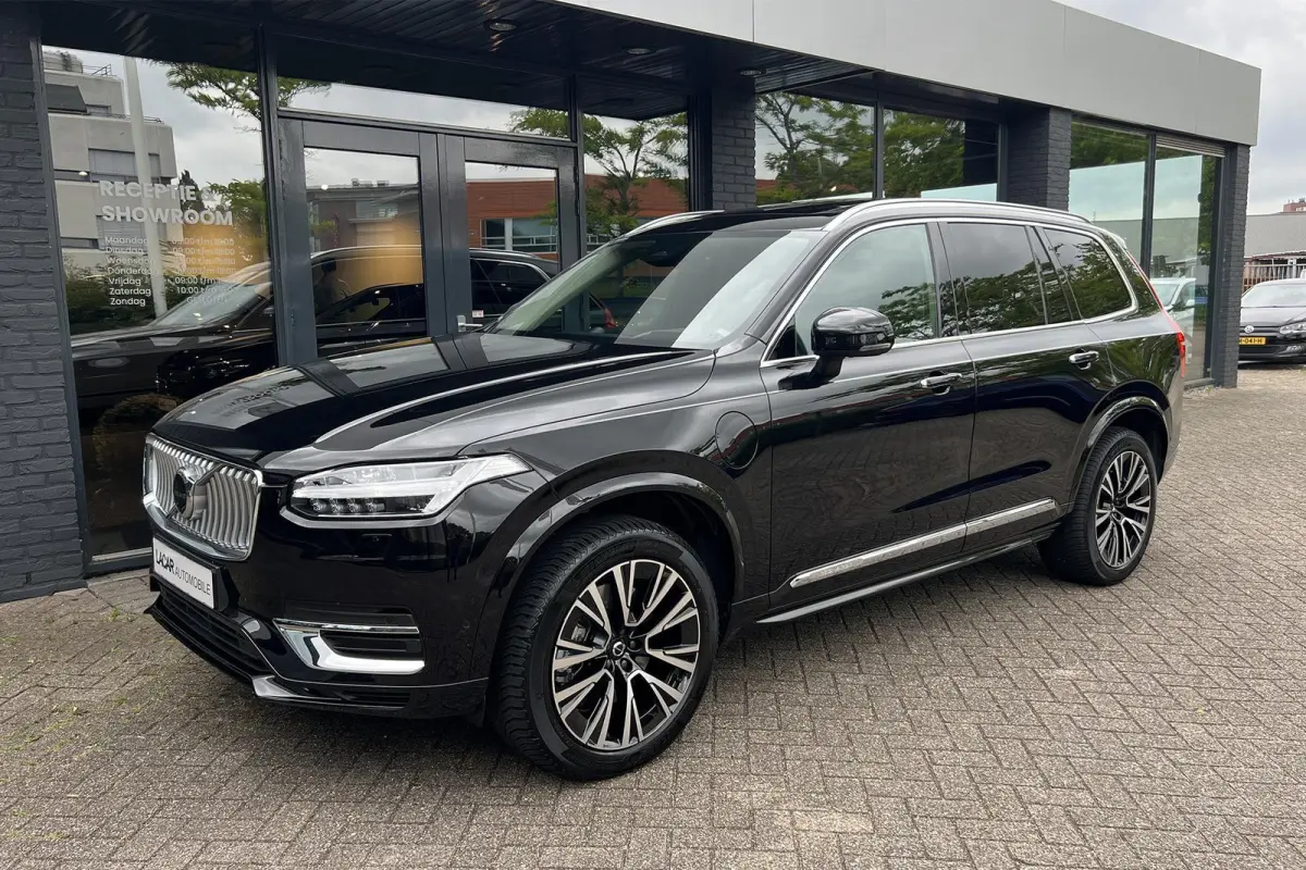 T8 Recharge AWD Ultimate Bright I B&W I Luchtv