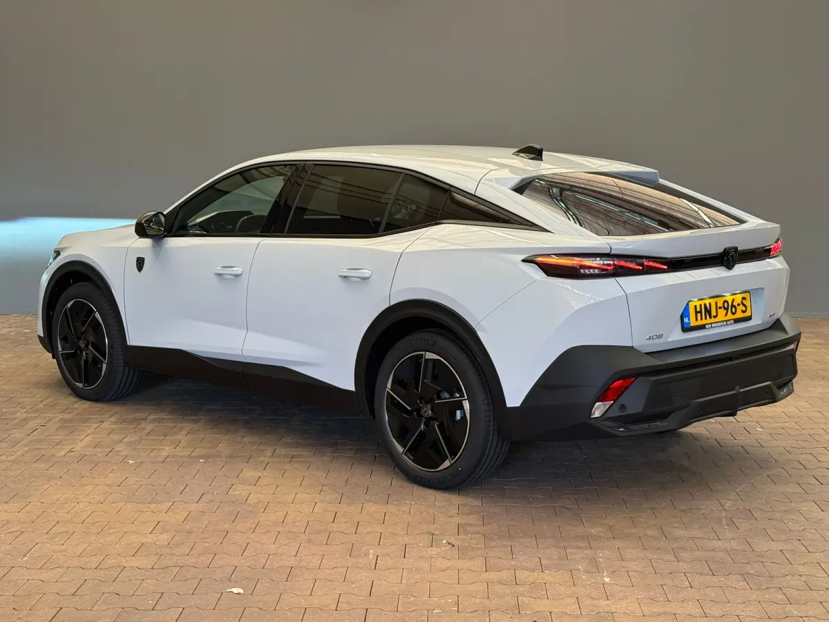1.2 Hybrid 136 e-DCS6 GT Camera | Clima | Carplay | Elek.Klep | Cruise Adap | LMV | Bluetooth | Keyless | Navigatie | PDC | | Achterbank in delen neerklapbaar | Achteruitrijcamera | Alarm kl