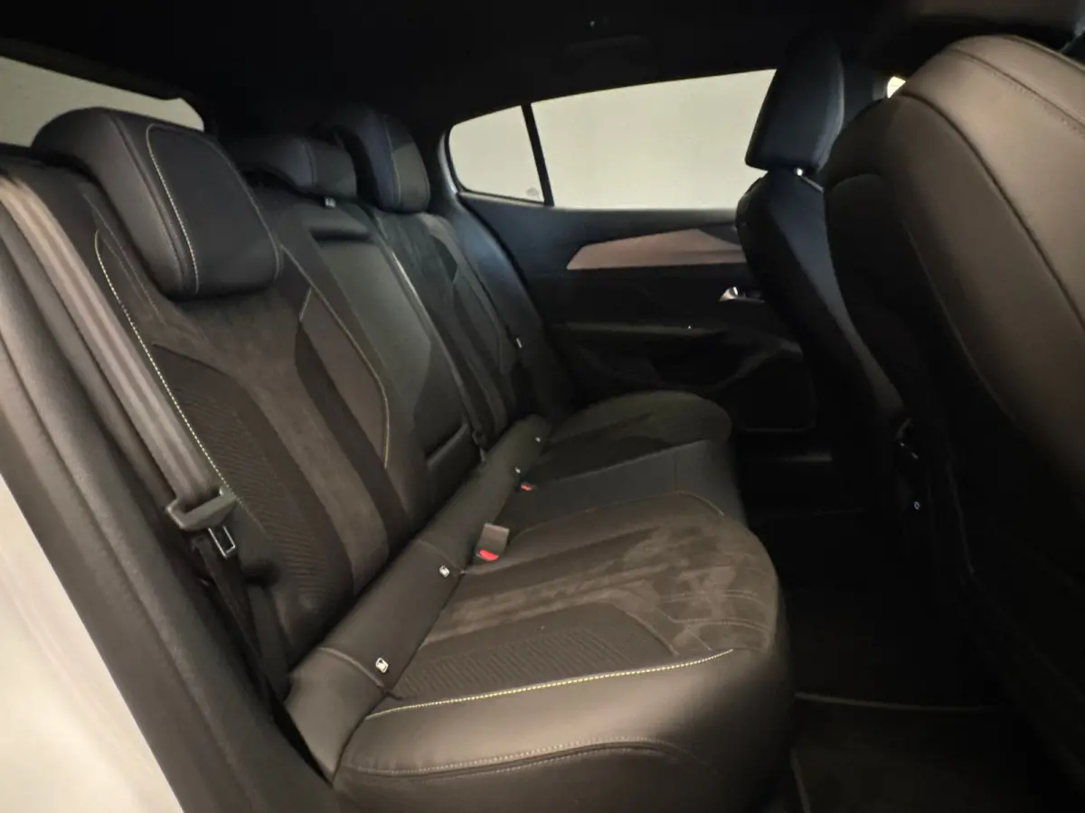 1.2 Hybrid 136 e-DCS6 GT Camera | Clima | Carplay | Elek.Klep | Cruise Adap | LMV | Bluetooth | Keyless | Navigatie | PDC | | Achterbank in delen neerklapbaar | Achteruitrijcamera | Alarm kl