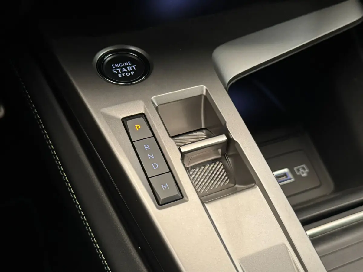 1.2 Hybrid 136 e-DCS6 GT Camera | Clima | Carplay | Elek.Klep | Cruise Adap | LMV | Bluetooth | Keyless | Navigatie | PDC | | Achterbank in delen neerklapbaar | Achteruitrijcamera | Alarm kl