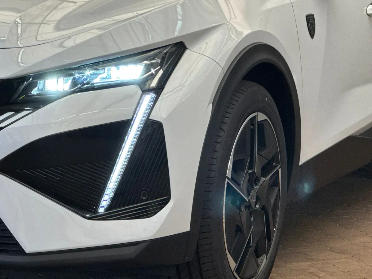 1.2 Hybrid 136 e-DCS6 GT Camera | Clima | Carplay | Elek.Klep | Cruise Adap | LMV | Bluetooth | Keyless | Navigatie | PDC | | Achterbank in delen neerklapbaar | Achteruitrijcamera | Alarm kl