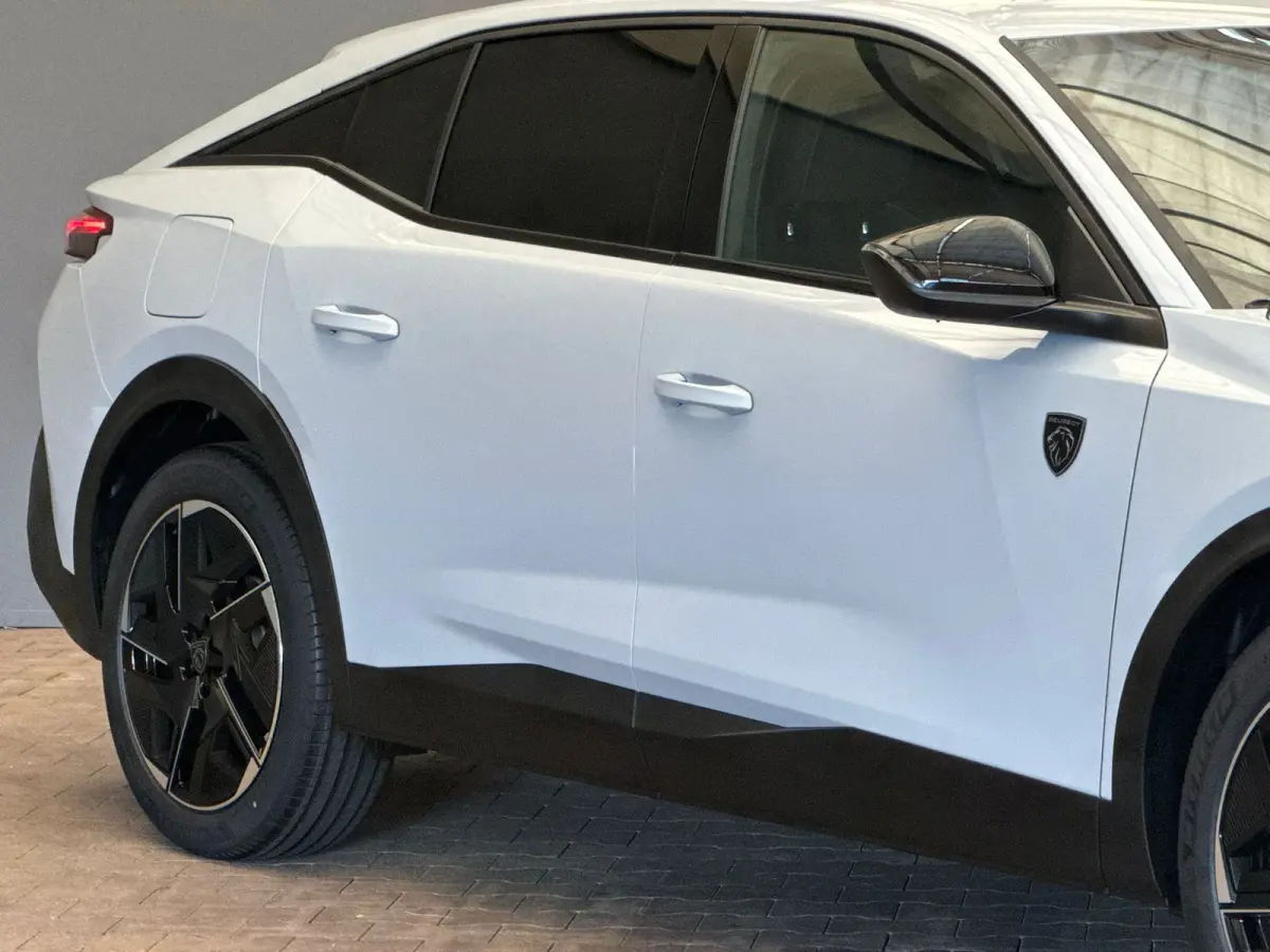 1.2 Hybrid 136 e-DCS6 GT Camera | Clima | Carplay | Elek.Klep | Cruise Adap | LMV | Bluetooth | Keyless | Navigatie | PDC | | Achterbank in delen neerklapbaar | Achteruitrijcamera | Alarm kl