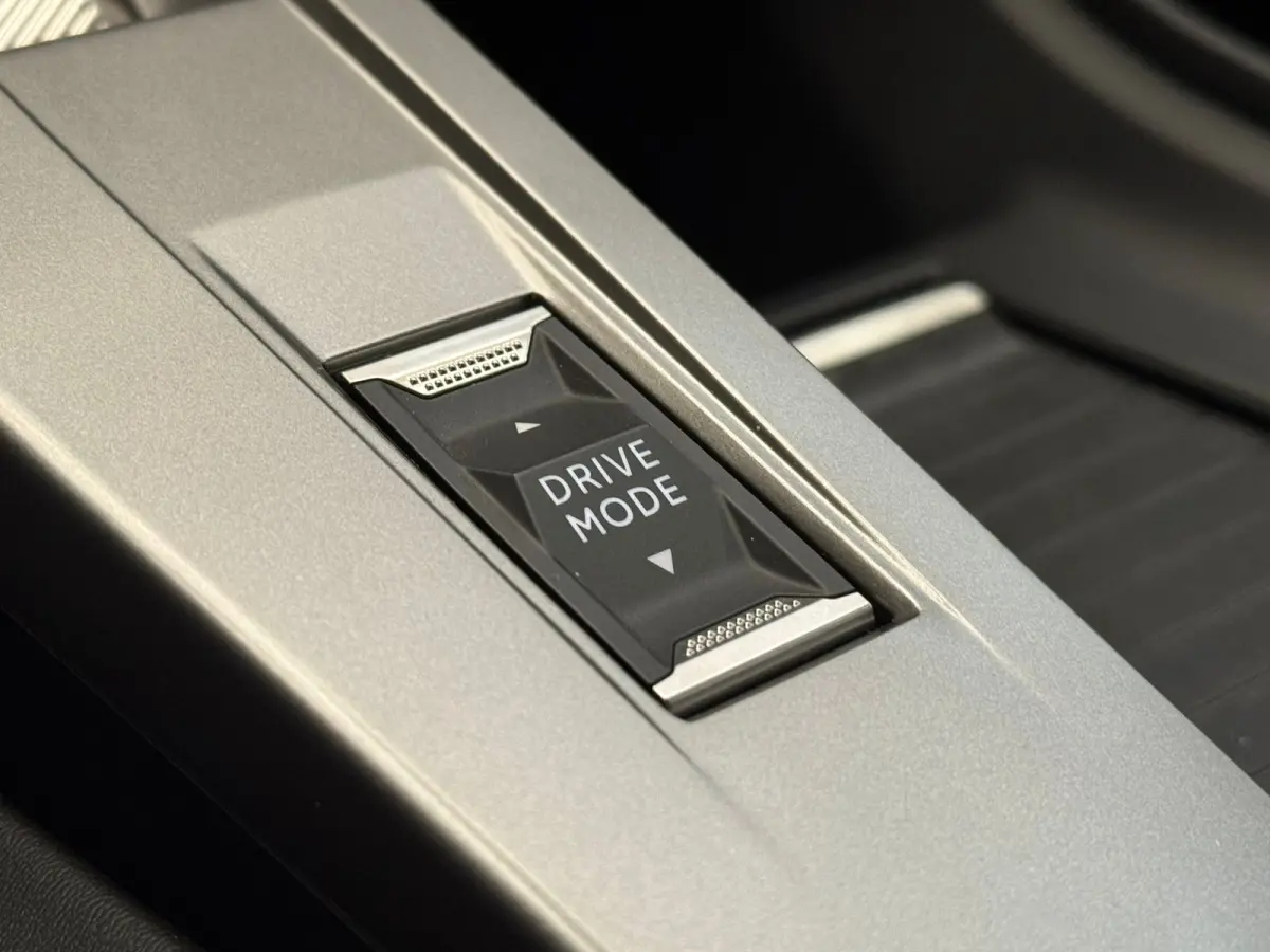 1.2 Hybrid 136 e-DCS6 GT Camera | Clima | Carplay | Elek.Klep | Cruise Adap | LMV | Bluetooth | Keyless | Navigatie | PDC | | Achterbank in delen neerklapbaar | Achteruitrijcamera | Alarm kl