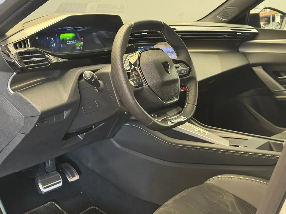 1.2 Hybrid 136 e-DCS6 GT Camera | Clima | Carplay | Elek.Klep | Cruise Adap | LMV | Bluetooth | Keyless | Navigatie | PDC | | Achterbank in delen neerklapbaar | Achteruitrijcamera | Alarm kl
