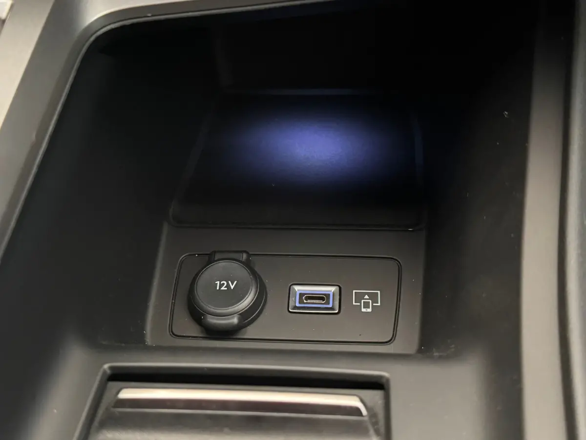 1.2 Hybrid 136 e-DCS6 GT Camera | Clima | Carplay | Elek.Klep | Cruise Adap | LMV | Bluetooth | Keyless | Navigatie | PDC | | Achterbank in delen neerklapbaar | Achteruitrijcamera | Alarm kl