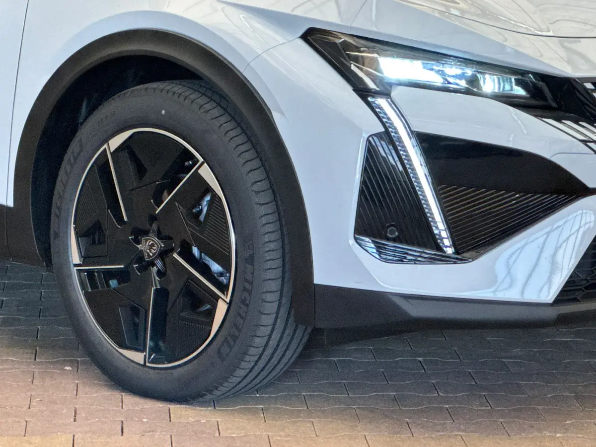 1.2 Hybrid 136 e-DCS6 GT Camera | Clima | Carplay | Elek.Klep | Cruise Adap | LMV | Bluetooth | Keyless | Navigatie | PDC | | Achterbank in delen neerklapbaar | Achteruitrijcamera | Alarm kl