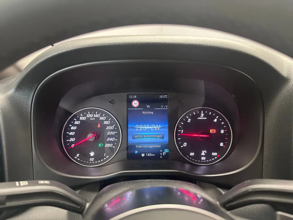 116 CDI L2 Select Snoeks (Meer Beenruimte) | Lederen Bekleding | Rondomzicht Camera | Parkeersensoren | Navigatie | 17" Lichtmetaal  | Airco (automatisch) | Anti Blokkeer Systeem | Buitenspi