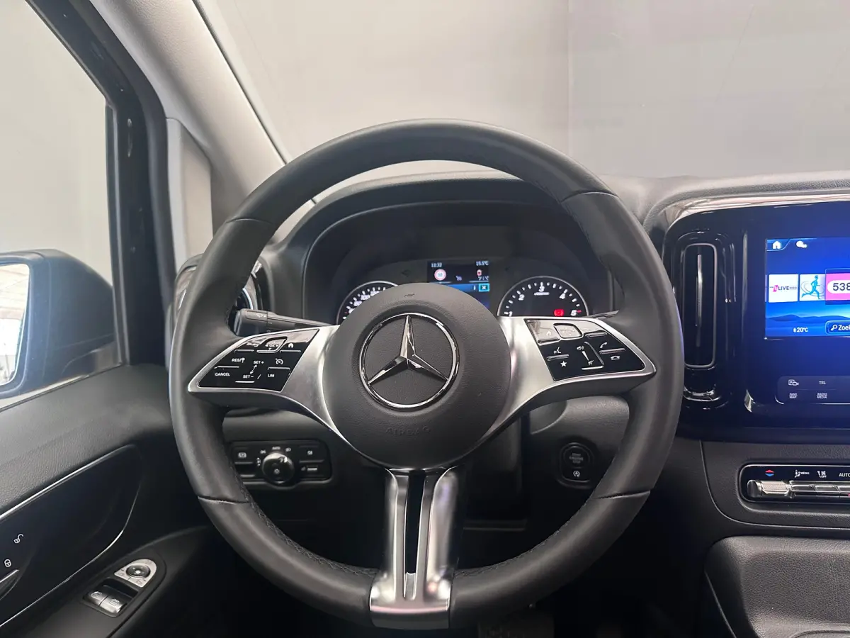 116 CDI L2 Select Snoeks (Meer Beenruimte) | Lederen Bekleding | Rondomzicht Camera | Parkeersensoren | Navigatie | 17" Lichtmetaal  | Airco (automatisch) | Anti Blokkeer Systeem | Buitenspi