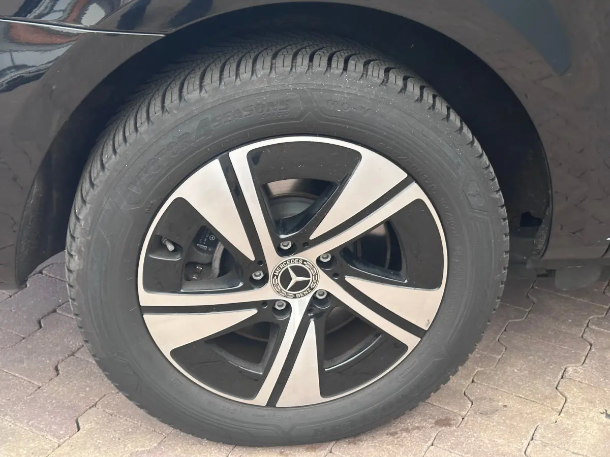 116 CDI L2 Select Snoeks (Meer Beenruimte) | Lederen Bekleding | Rondomzicht Camera | Parkeersensoren | Navigatie | 17" Lichtmetaal  | Airco (automatisch) | Anti Blokkeer Systeem | Buitenspi