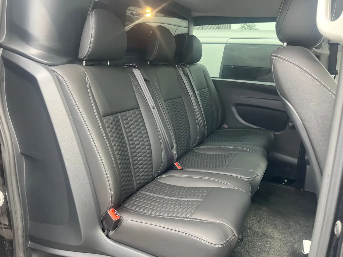 116 CDI L2 Select Snoeks (Meer Beenruimte) | Lederen Bekleding | Rondomzicht Camera | Parkeersensoren | Navigatie | 17" Lichtmetaal  | Airco (automatisch) | Anti Blokkeer Systeem | Buitenspi