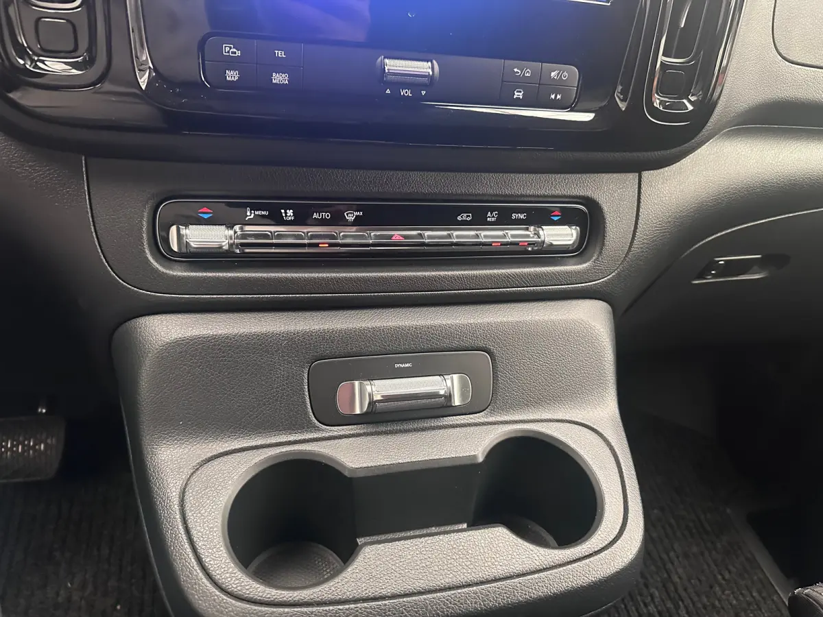 116 CDI L2 Select Snoeks (Meer Beenruimte) | Lederen Bekleding | Rondomzicht Camera | Parkeersensoren | Navigatie | 17" Lichtmetaal  | Airco (automatisch) | Anti Blokkeer Systeem | Buitenspi