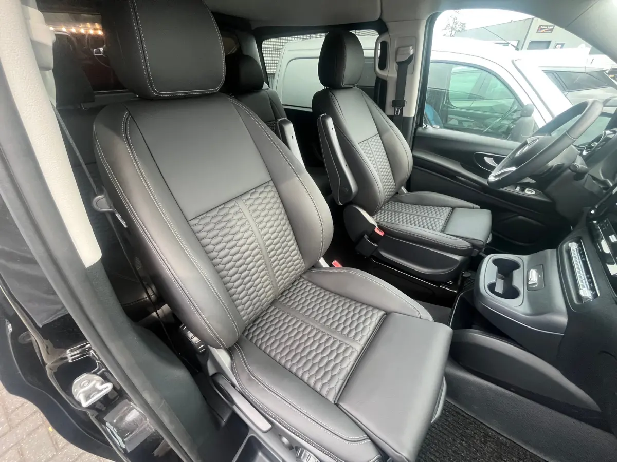 116 CDI L2 Select Snoeks (Meer Beenruimte) | Lederen Bekleding | Rondomzicht Camera | Parkeersensoren | Navigatie | 17" Lichtmetaal  | Airco (automatisch) | Anti Blokkeer Systeem | Buitenspi