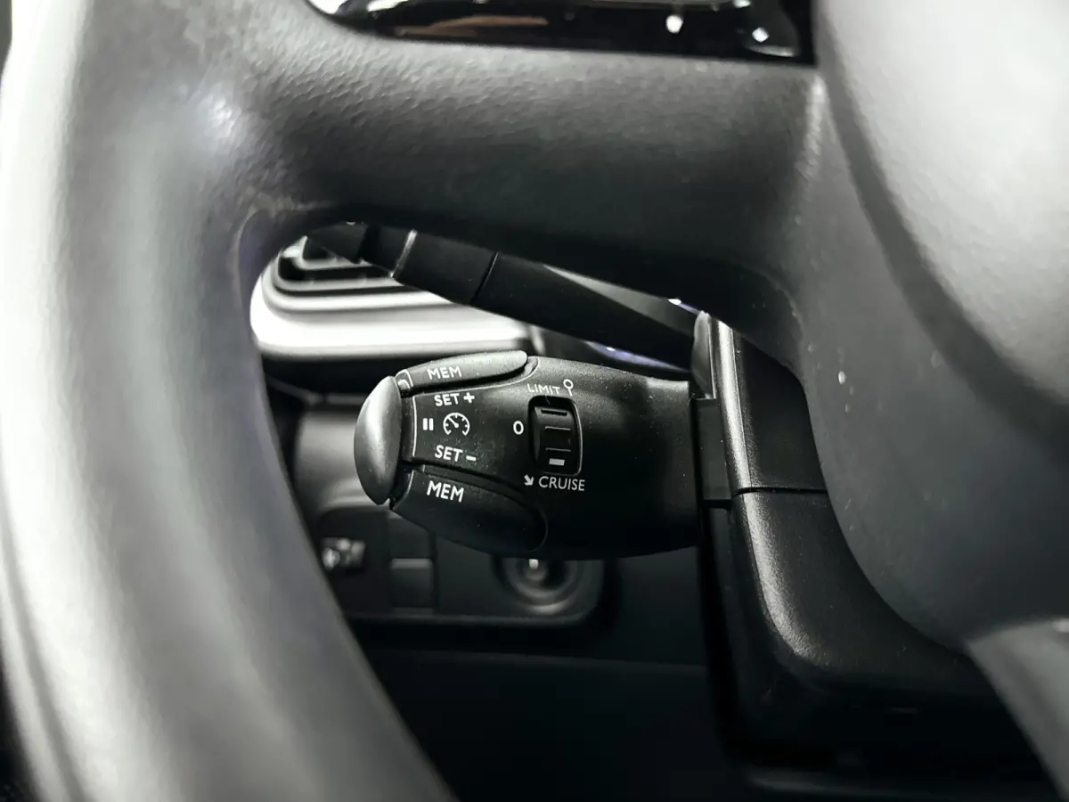 1.2 PureTech Feel | Airco | Cruise control | Stoelverwarming