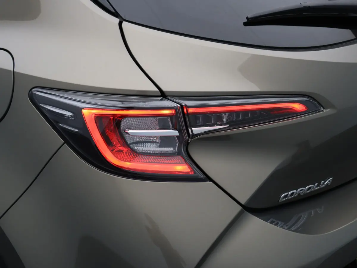 2.0 Hybrid Executive | head-up display | JBL audio | leder | schuif-kanteldak | stoelverwarming |