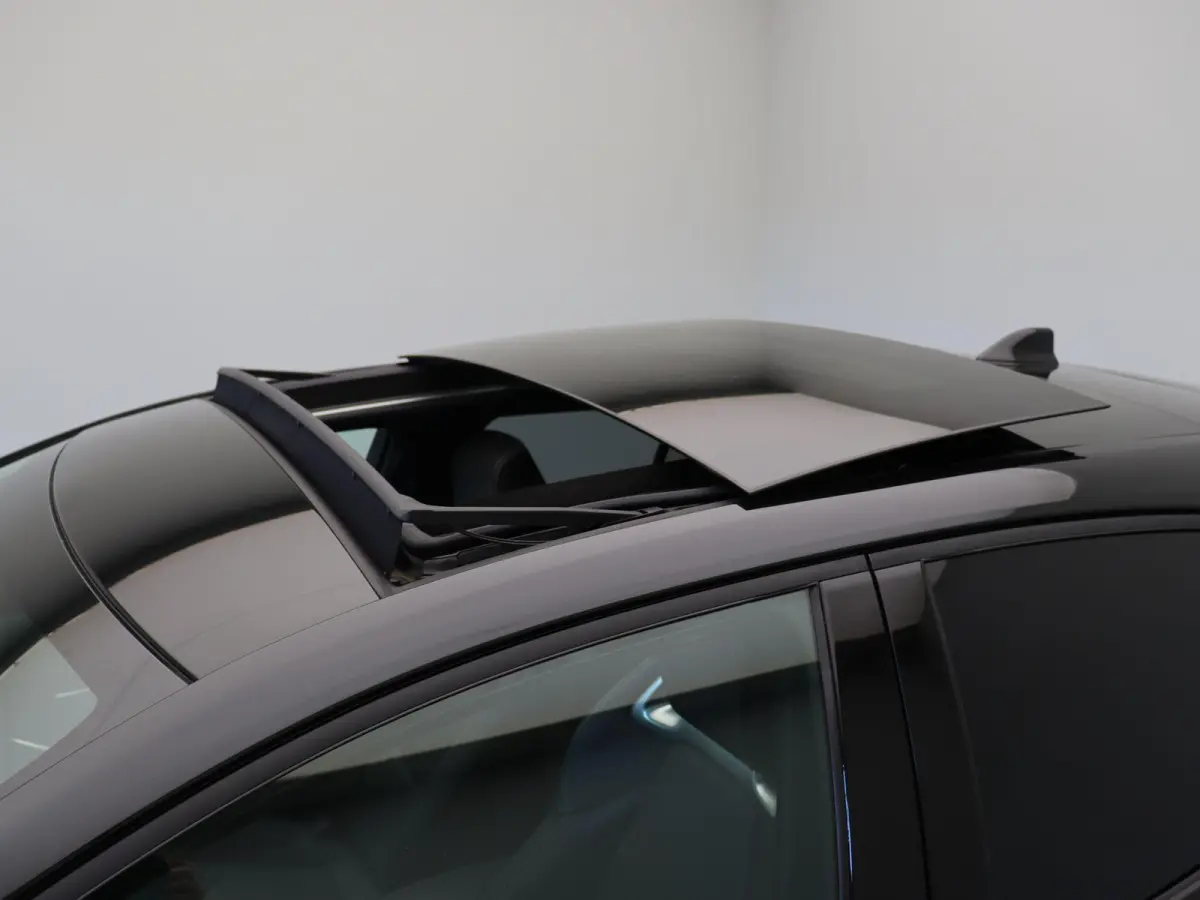 2.0 Hybrid Executive | head-up display | JBL audio | leder | schuif-kanteldak | stoelverwarming |