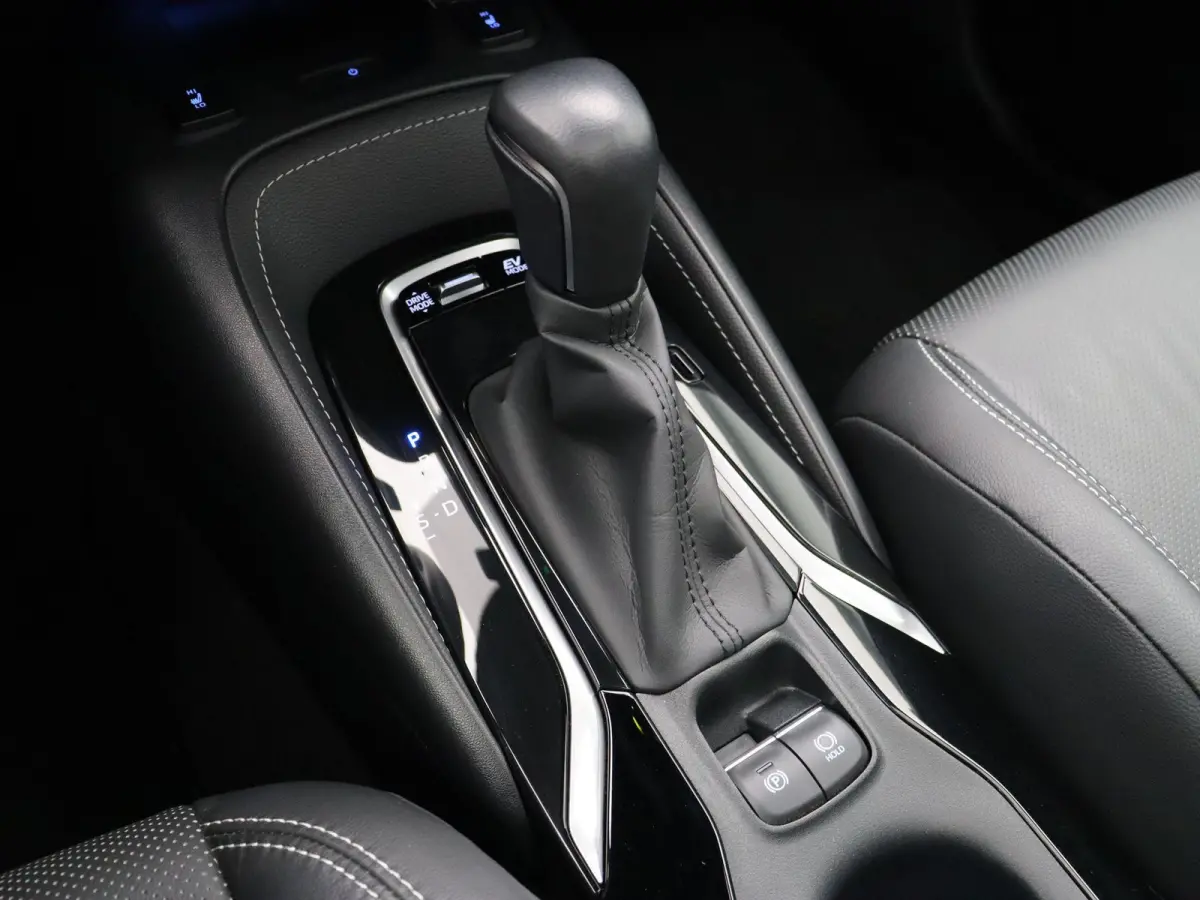 2.0 Hybrid Executive | head-up display | JBL audio | leder | schuif-kanteldak | stoelverwarming |