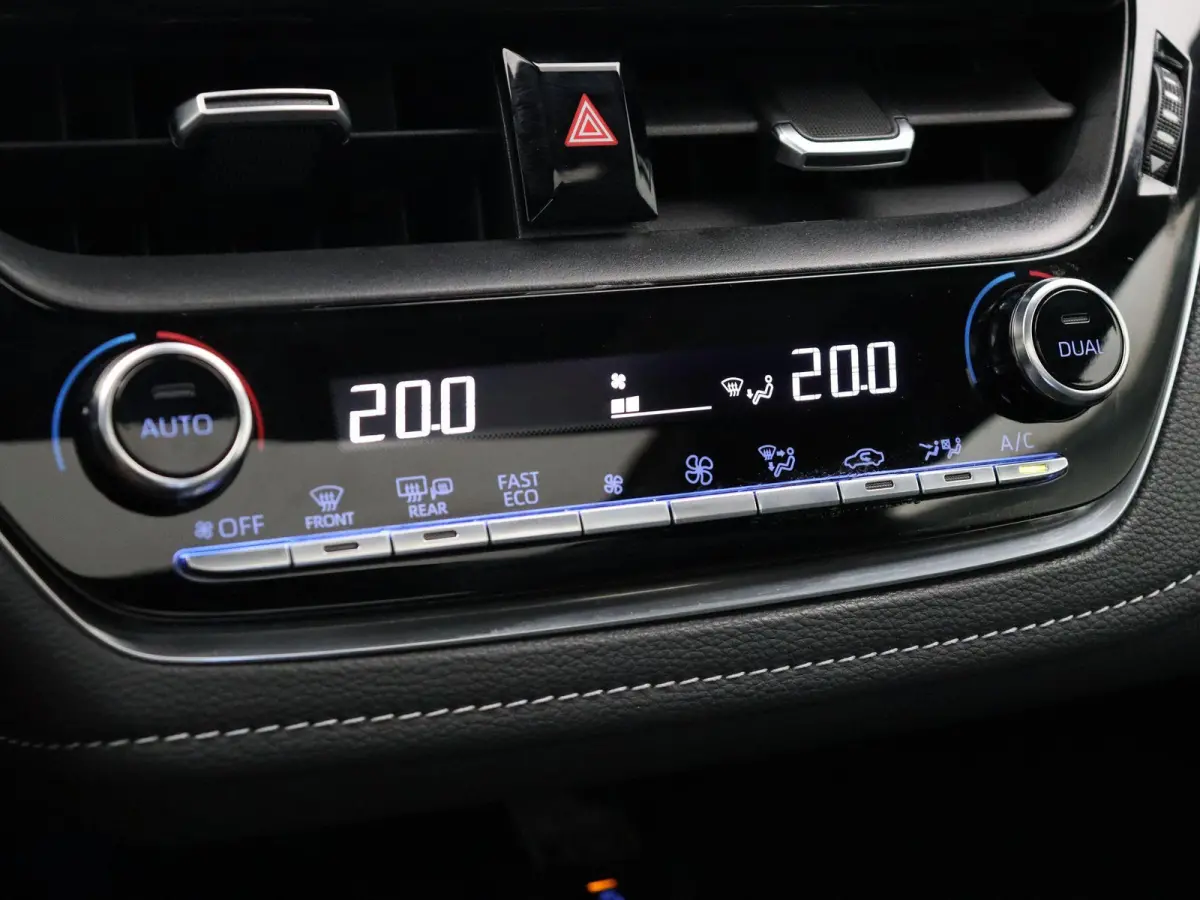 2.0 Hybrid Executive | head-up display | JBL audio | leder | schuif-kanteldak | stoelverwarming |
