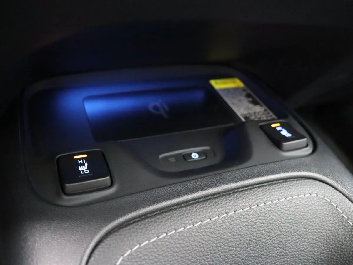 2.0 Hybrid Executive | head-up display | JBL audio | leder | schuif-kanteldak | stoelverwarming |