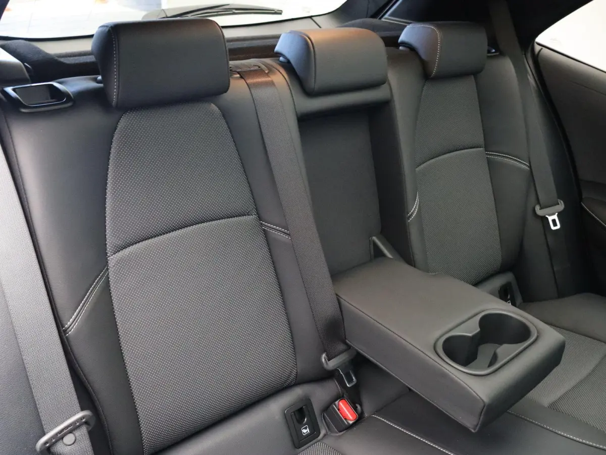 2.0 Hybrid Executive | head-up display | JBL audio | leder | schuif-kanteldak | stoelverwarming |