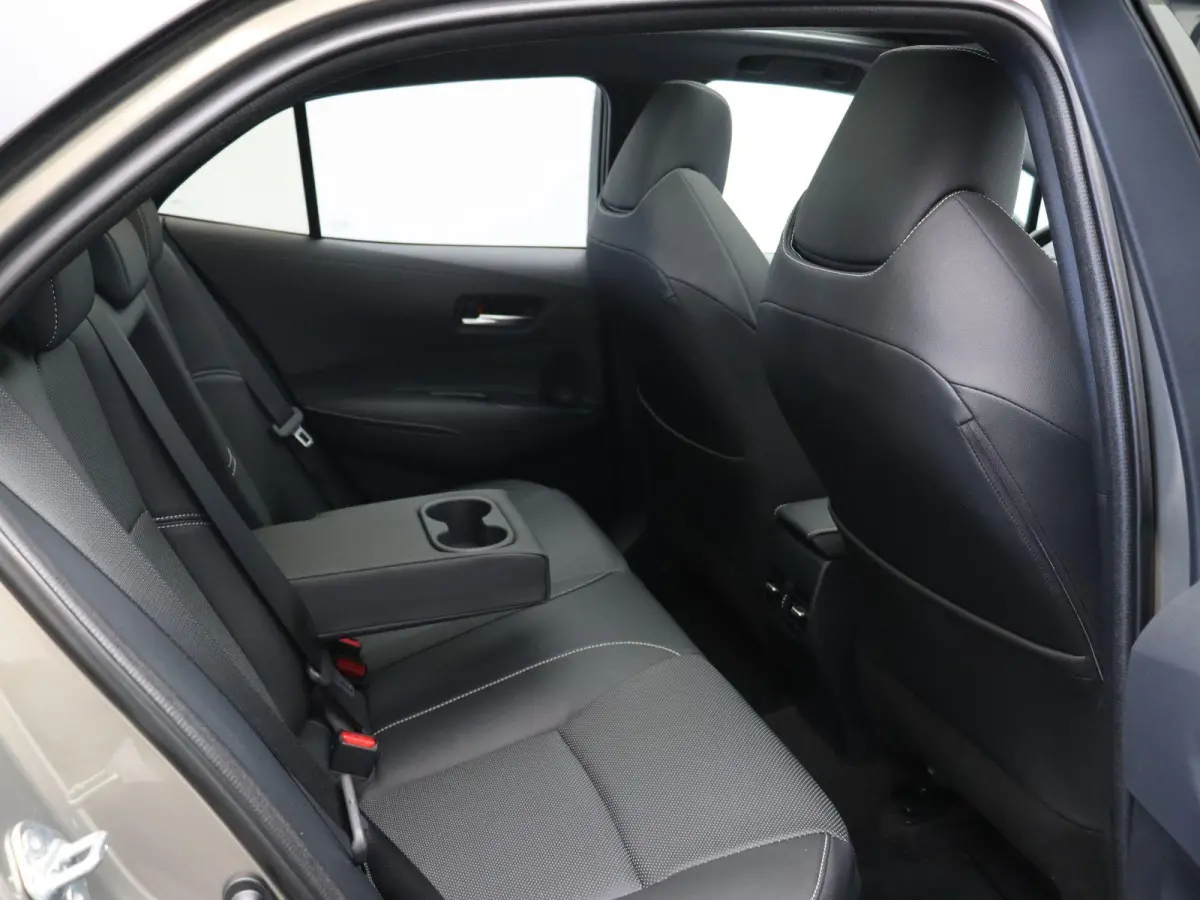 2.0 Hybrid Executive | head-up display | JBL audio | leder | schuif-kanteldak | stoelverwarming |