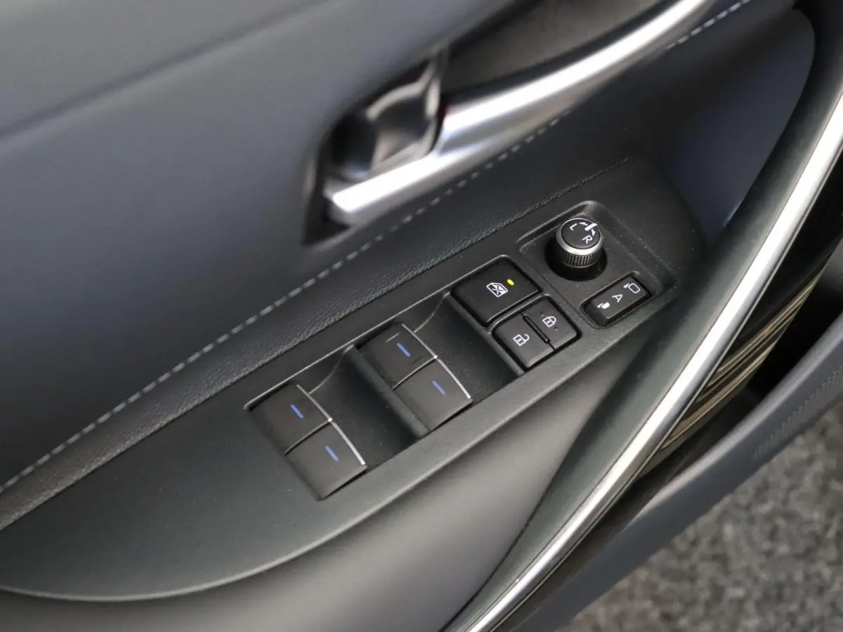 2.0 Hybrid Executive | head-up display | JBL audio | leder | schuif-kanteldak | stoelverwarming |