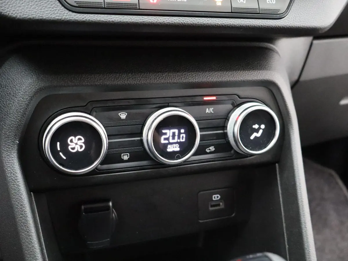 TCe 90 CVT GPF Comfort | AUTOMAAT | Navigatie | Parkeercamera |