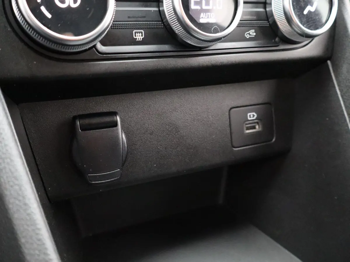 TCe 90 CVT GPF Comfort | AUTOMAAT | Navigatie | Parkeercamera |